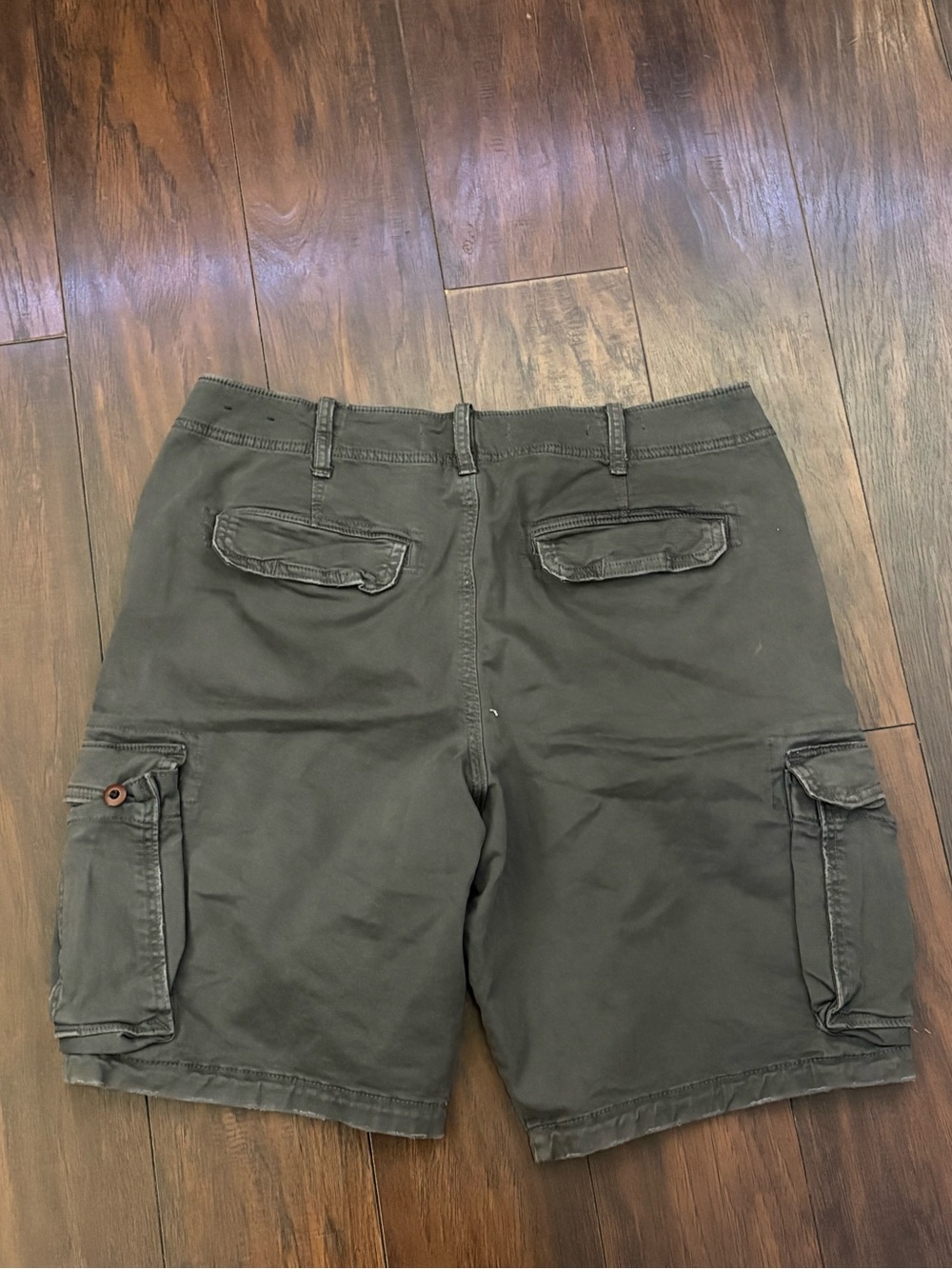 Hollister Men's Olive Utility Cargo Shorts - Picture 3 of 4